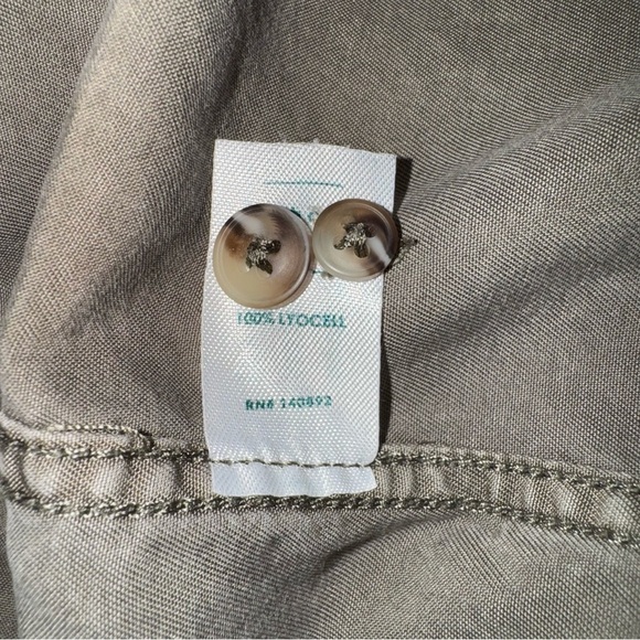 Marine Layer Hadley Button Down Shirt Top in Worn Olive Size XS Hiking Camping - Picture 7 of 7